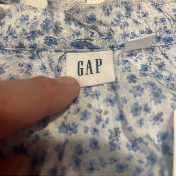 NWT GAP Flutter Sleeve Split Neck Tie Flower Blouse/ Shirt Size Medium - Picture 7 of 11